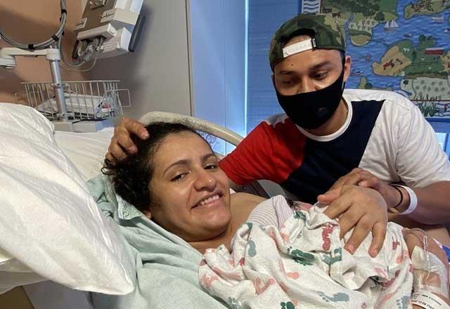 Elsa in hospital bed with newly born Sofia and husband Victor at their side